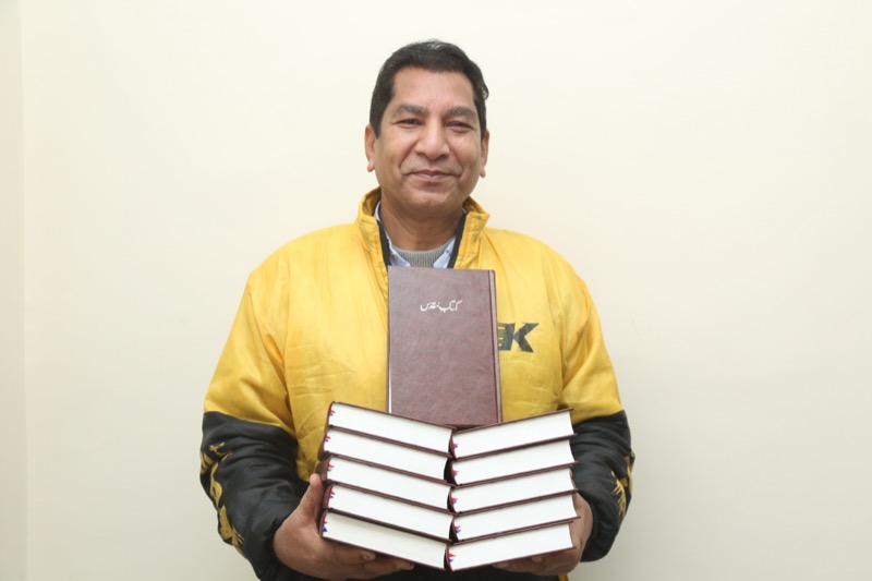 Pakistani pastor receiving free Urdu Bibles for his church - Good Samaritan Ministries